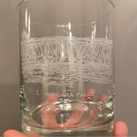 Niagara Falls Rocks Glass - Picture 3 of 4